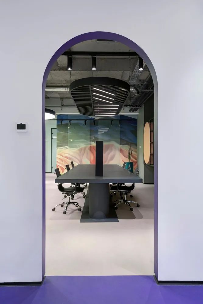 漂浮太空间的化妆品工作室丨波斯花园工作室-17