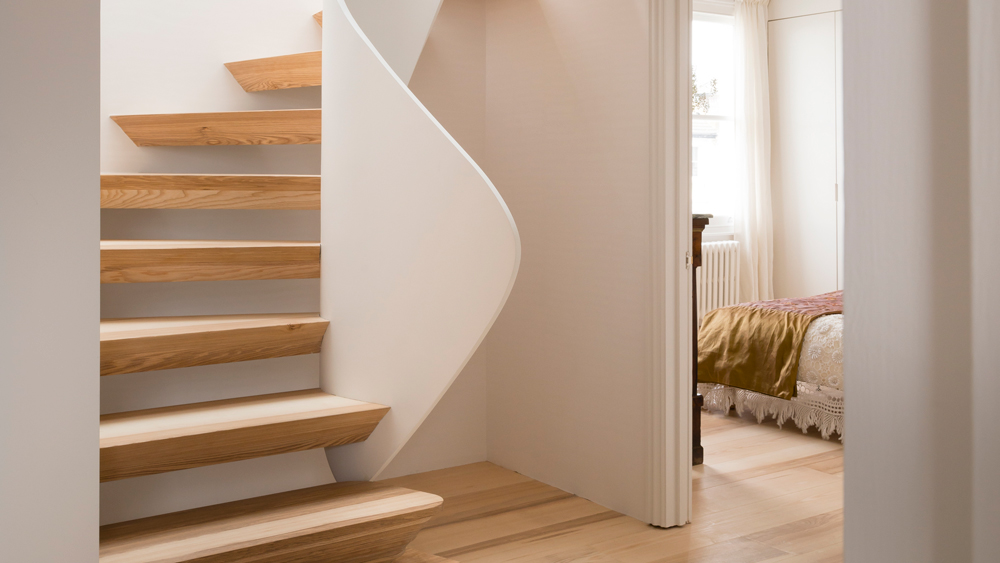 伦敦 51 建筑改造意大利风格家庭住宅，扭曲楼梯成空间亮点-0