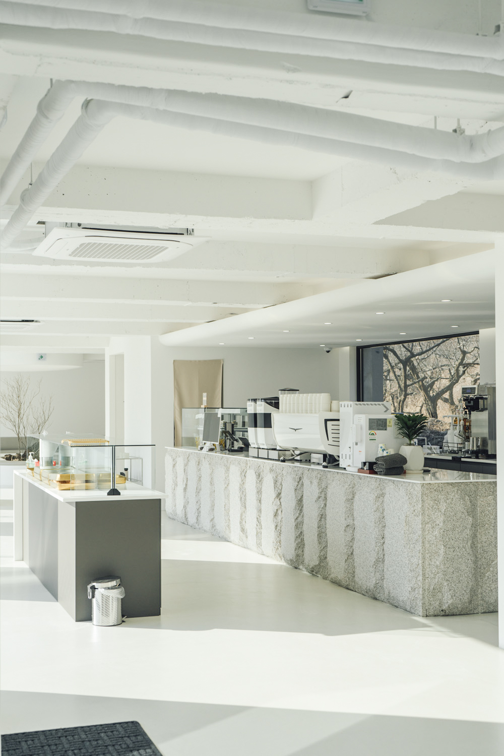 简约时尚 31 平咖啡馆设计-17