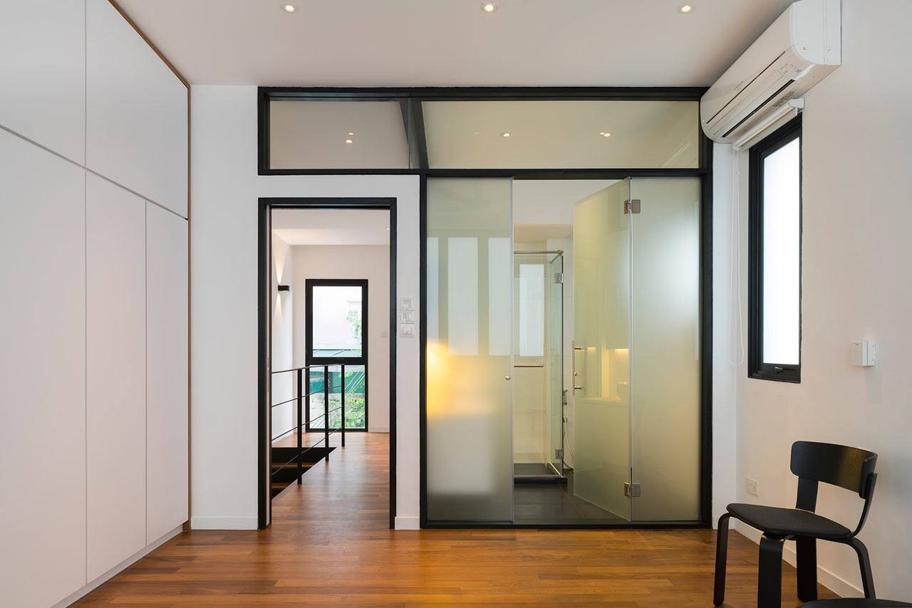 新加坡破旧框架屋变身为现代绿意住宅-27