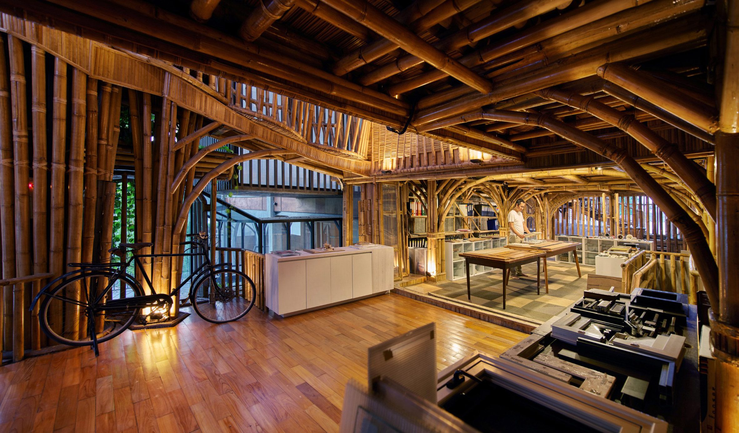 印尼 RAW 建筑工作室 | 竹子构建的环保创意空间-19