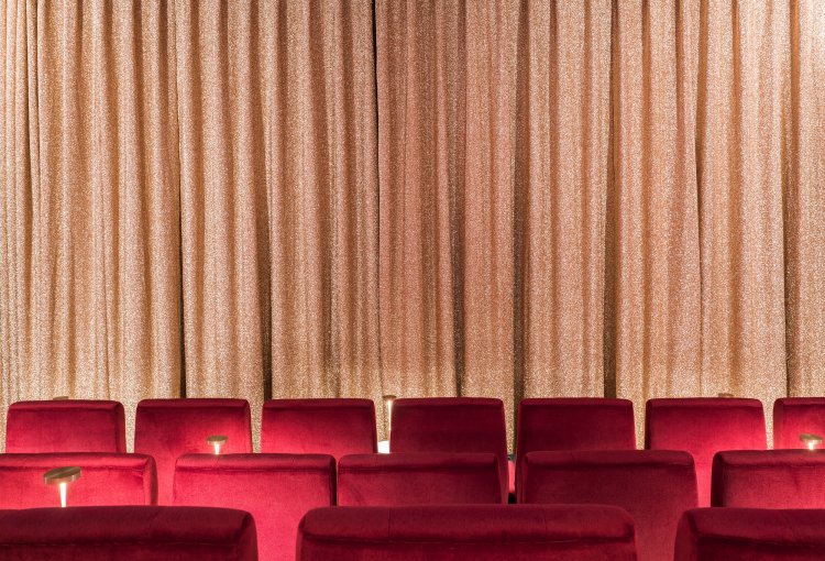 库尔公园电影院：位于巴特萨罗的电影院-0