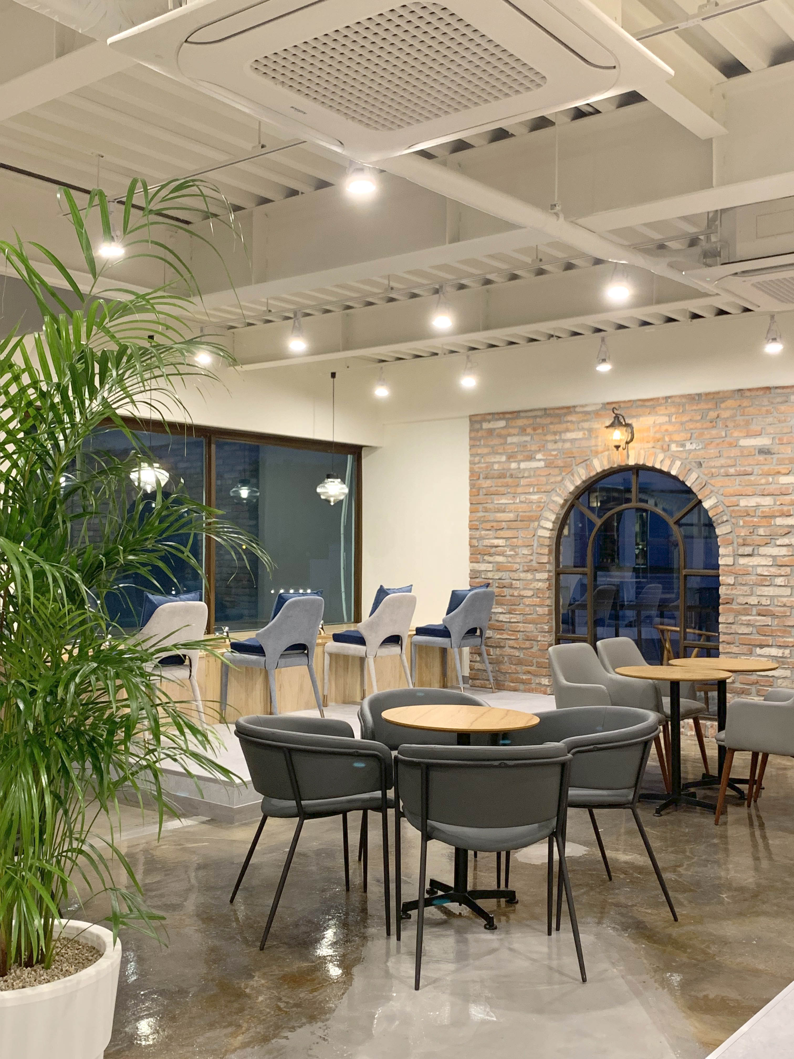 现代极简主义 | 韩国 84 平小户型咖啡厅设计-13