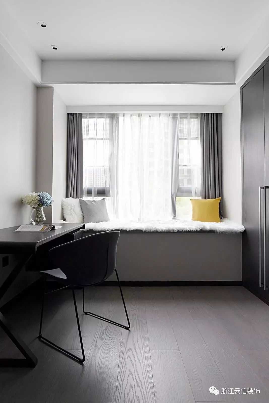 极简黑白灰，打造温馨高级住宅-81