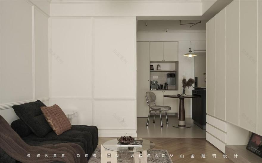 奶油白与黑色:在极简的温柔里,遇见治愈-7