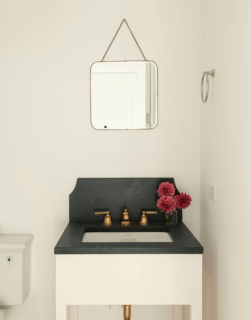 布碌仑镇屋的雪白室内设计-25