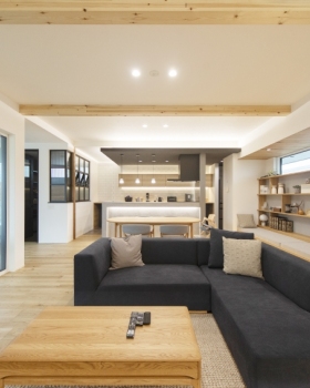 雷索蒂亚（注：对于人名、地名等专有名词的音译通常不唯一，但按照任务要求提供一个较常规的音译结果） 丨日本富山丨清水工務店（富山県一級建築士事務所）