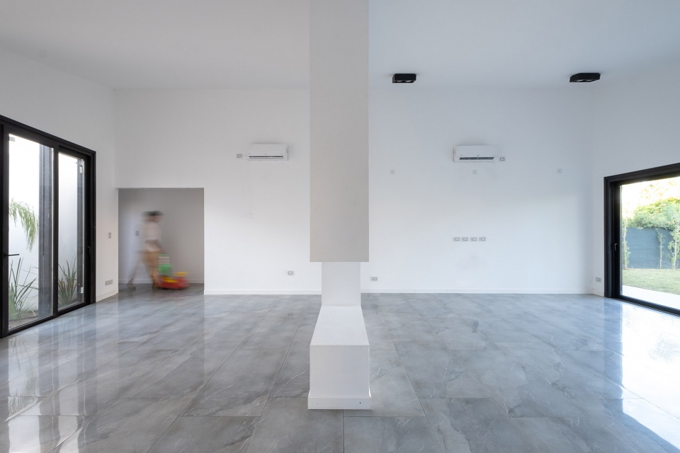 天井之家 · 室内花园为核心的现代穹顶住宅丨阿根廷科尔多瓦丨Ambroggioarq-25