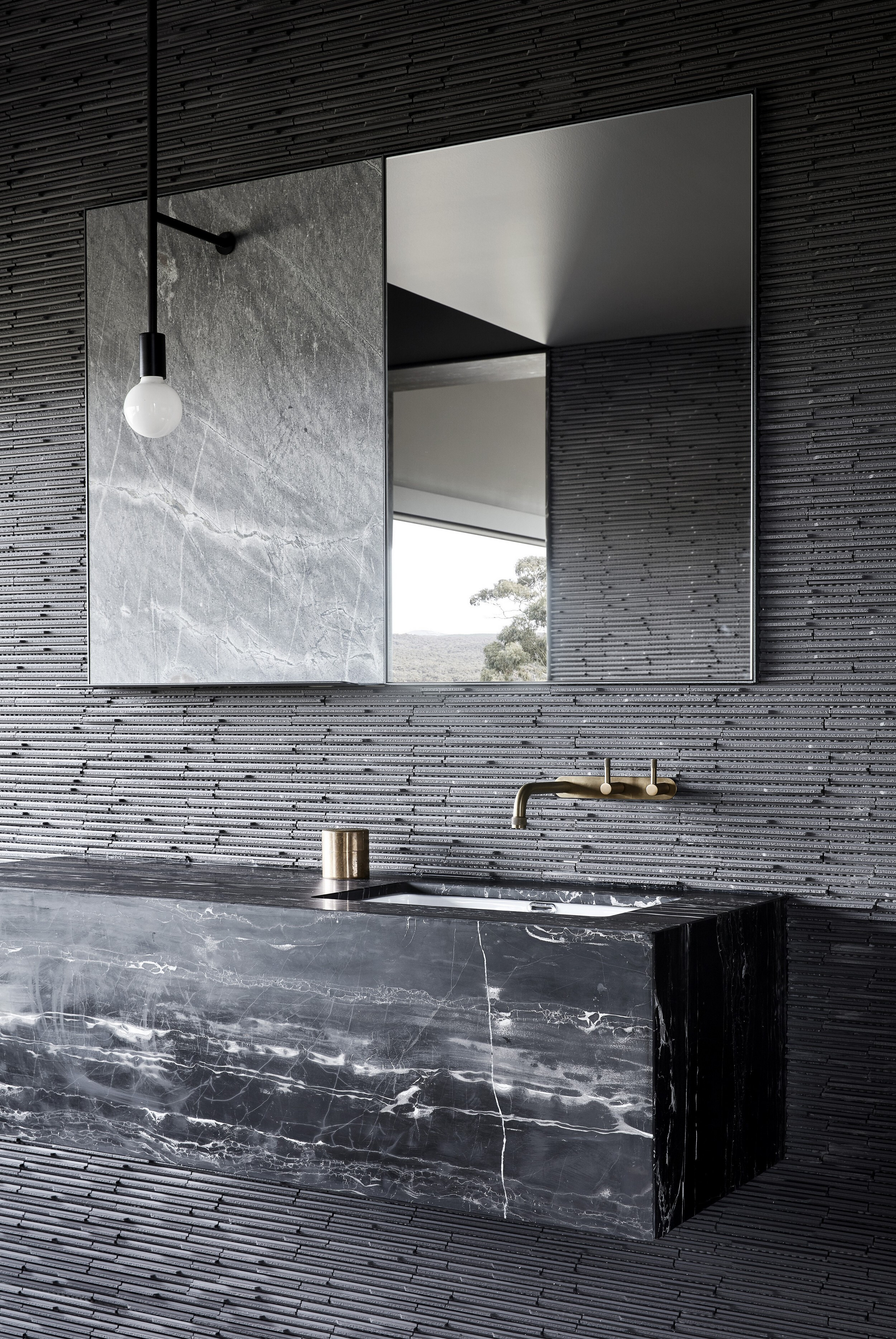 澳大利亚 Breakneck Gorge 度假屋 - 融入自然的折叠钢铁雕塑-33