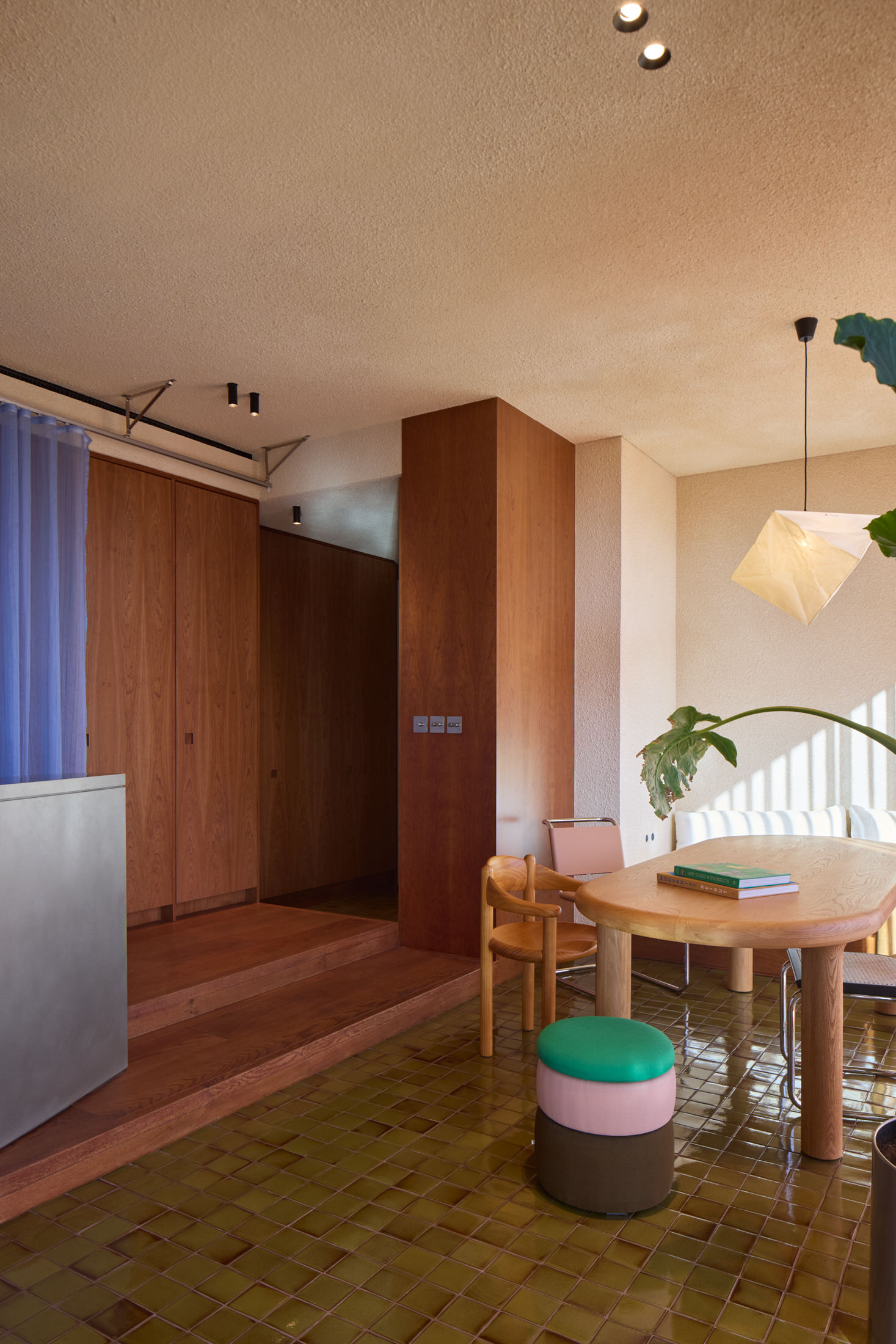 Mid-Century Vibes in Modern Dubai: Al Barari Apartment by Bone Studio.-49