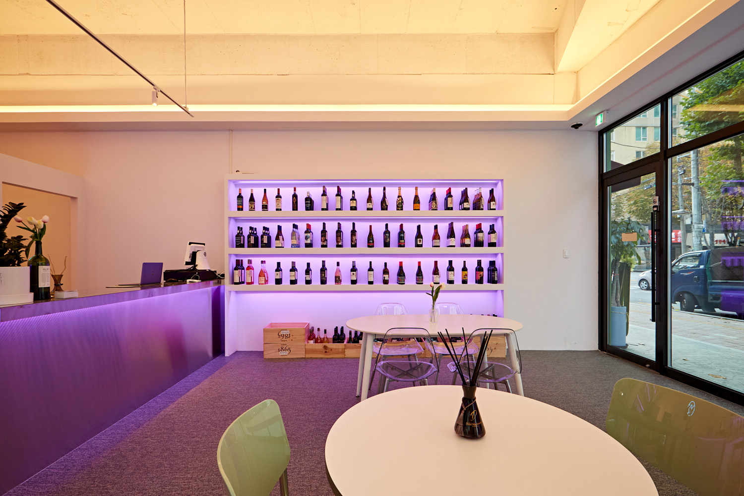 蓝色照明点亮 14 平小空间的室内设计-14