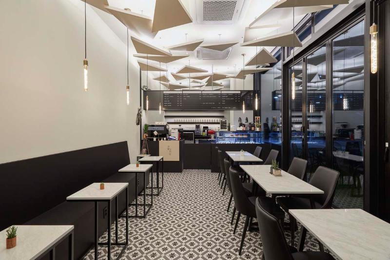 光影黑白咖啡馆 | 极简空间的温馨魅力-2