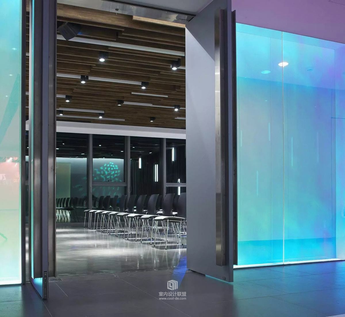 曾卫平设计-光与色的对话，充满艺术创意的办公设计-30