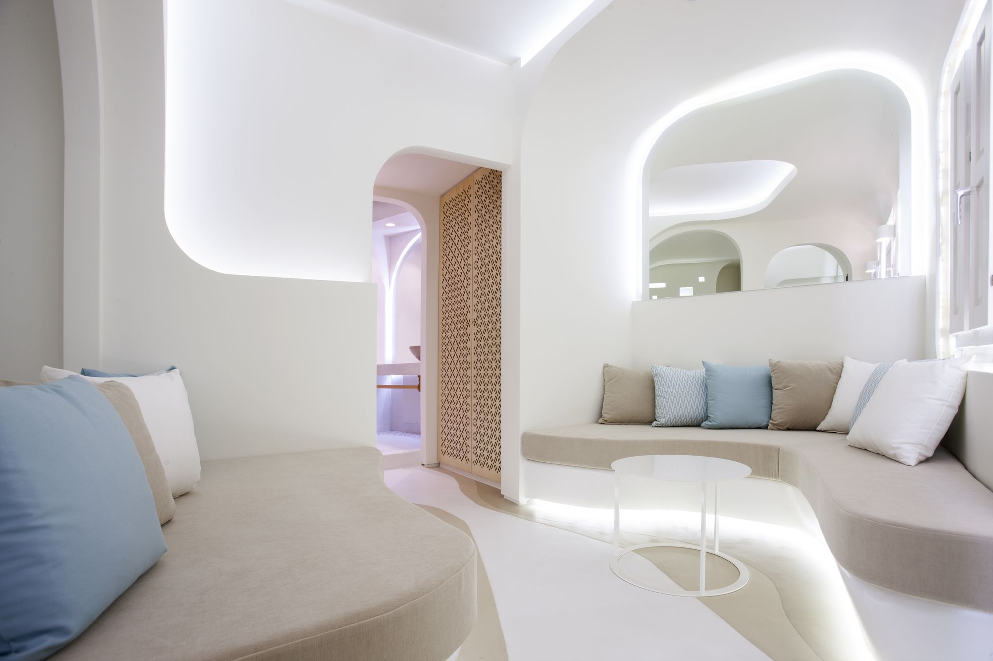 火山岛上的现代洞穴酒店-48