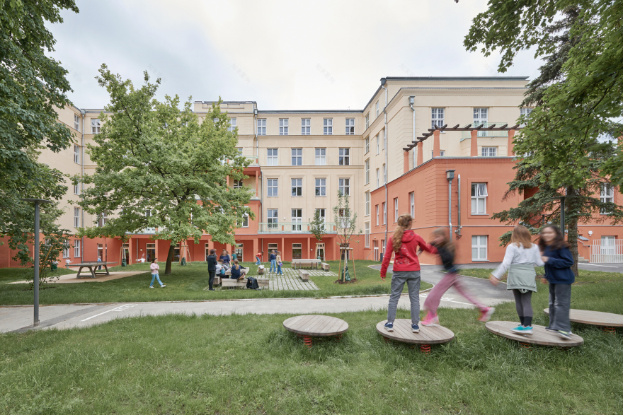 Gersthof Model School Renovation and Conversion / Franz&Sue-17