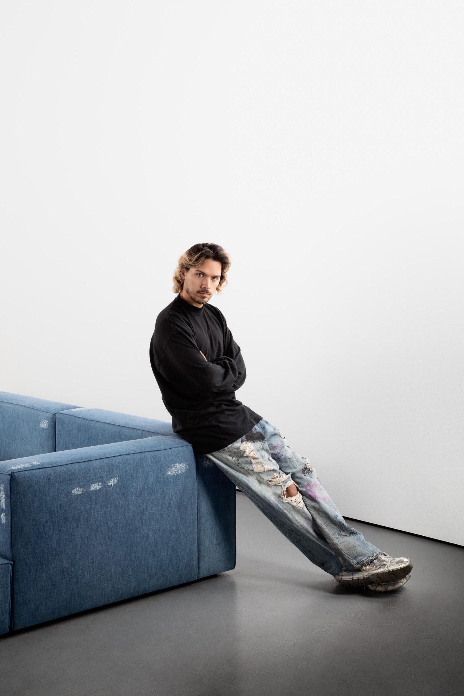 时尚与艺术的融合 | 哈里·努里耶夫的"牛仔"公寓设计-3