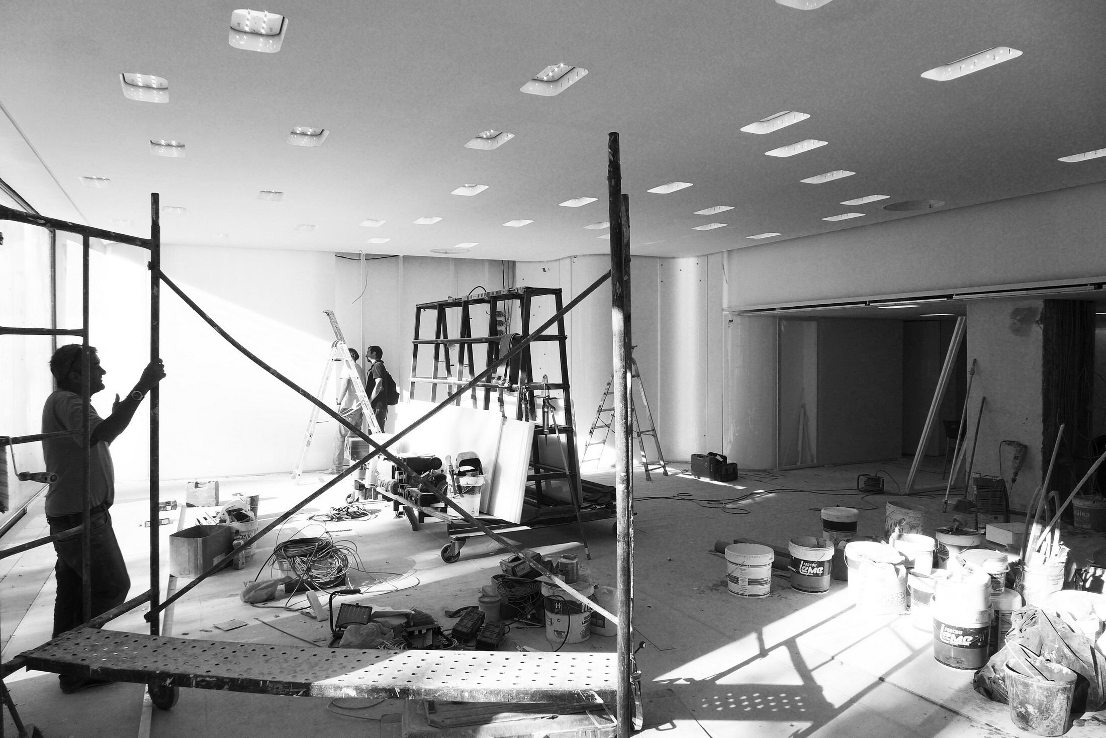 BMW i City Sales Outlet · 神秘动感白膜展示空间-38