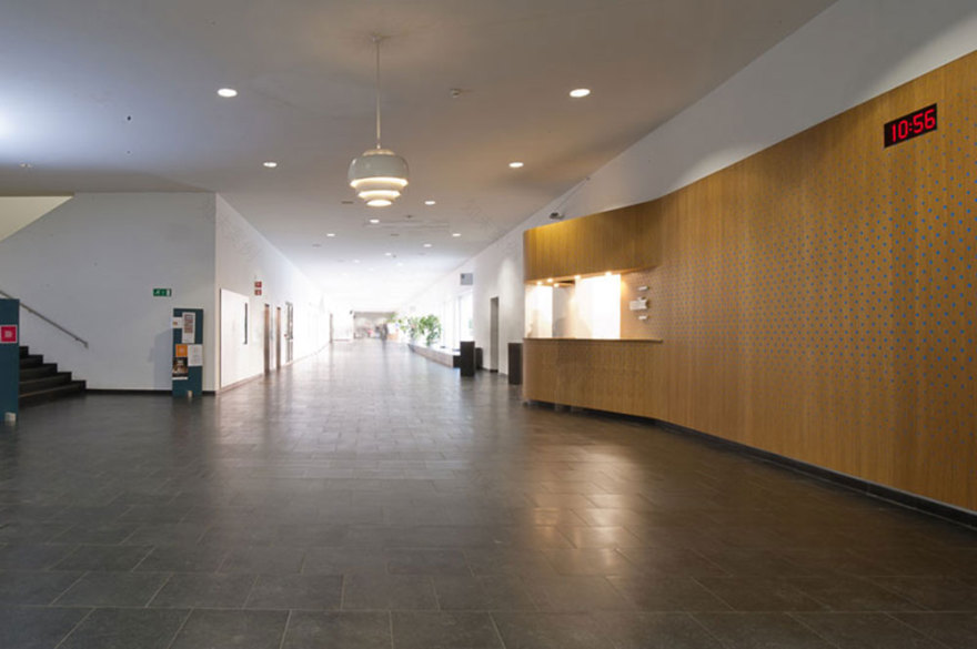 博尔扎诺自由大学接待台设计-6