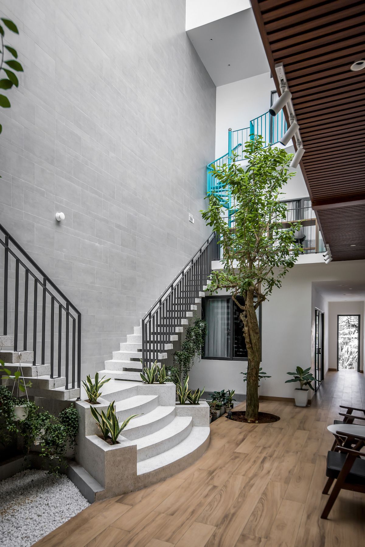 绿色桥梁连接多世代家庭-27