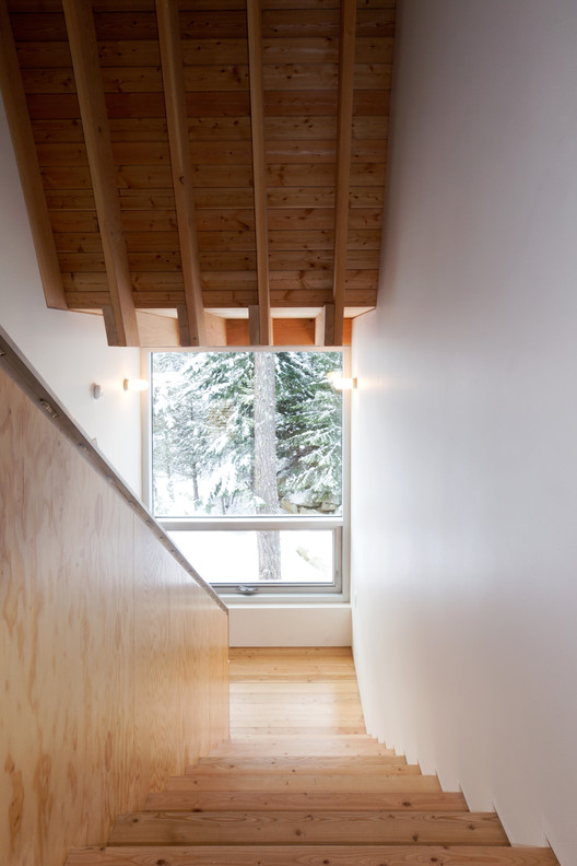 惠斯勒岩石悬崖上的周末度假小木屋-8