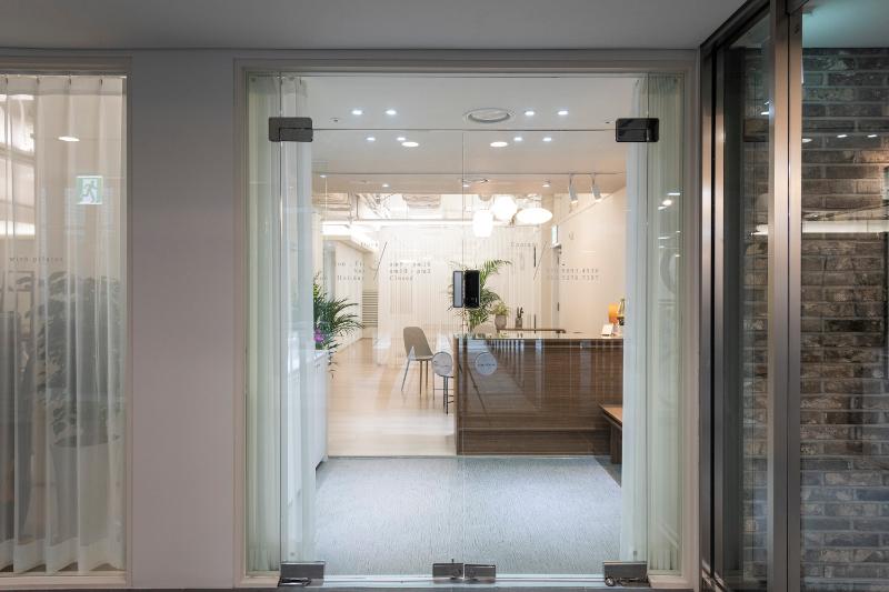 温润宜居的 39 平米白色与木质调氛围健身房设计-13