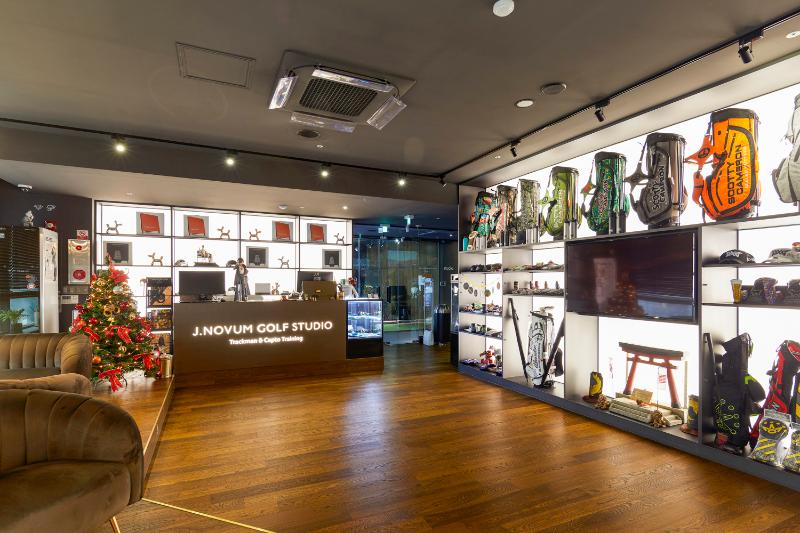 简约高雅的杰诺姆高尔夫球室内设计-17