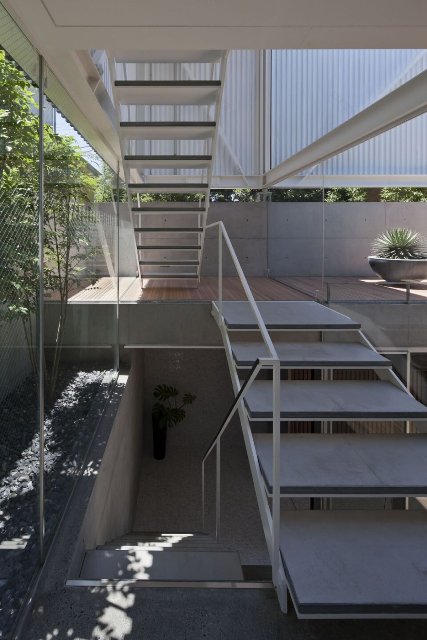 东京私密寓所的庭院光影之美-21