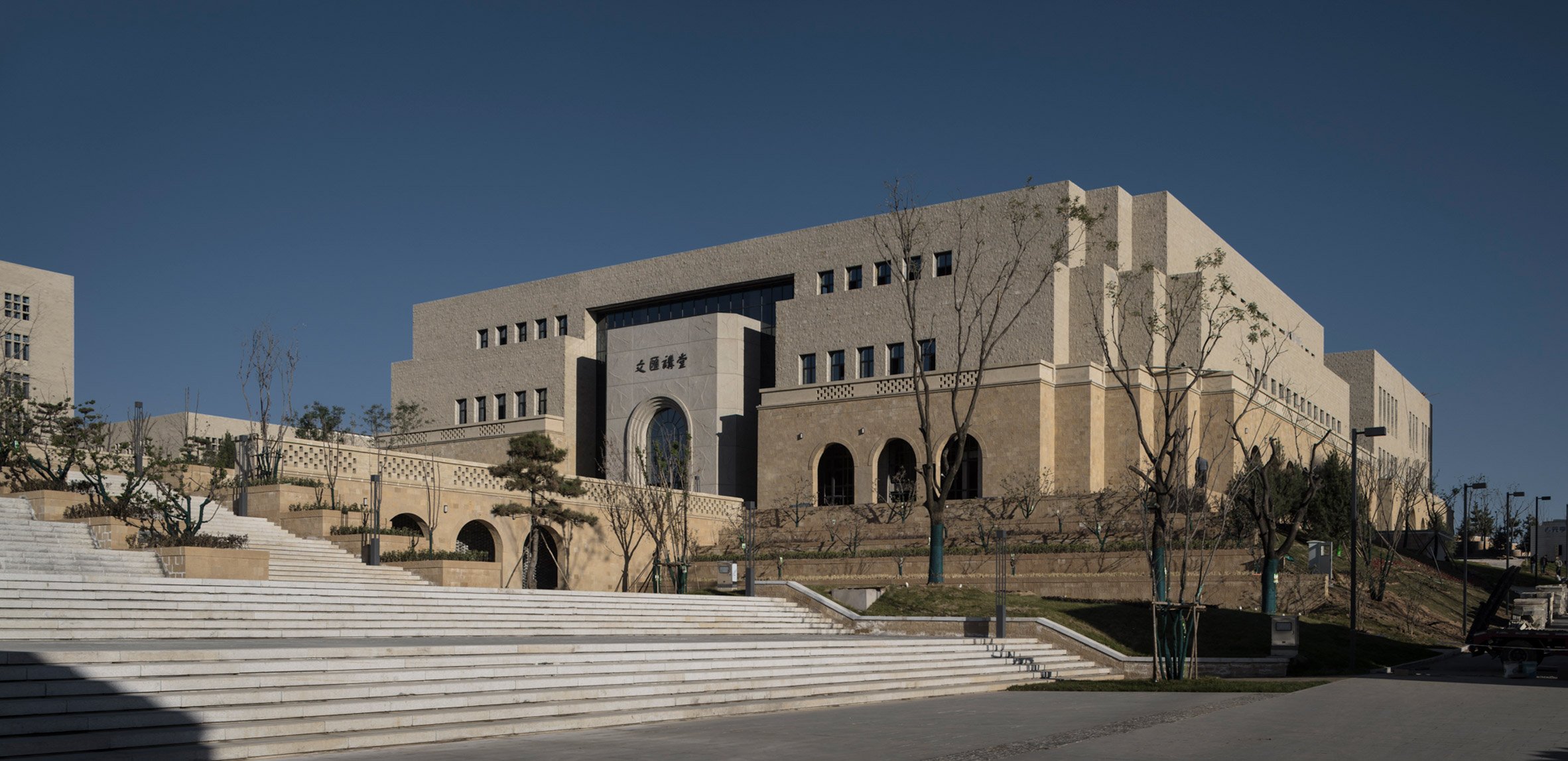 延安大学校园融入古石窑洞文化-3