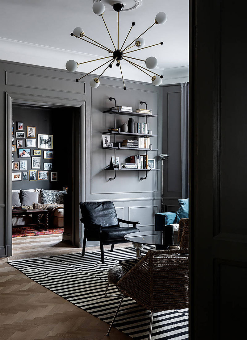 斯德哥尔摩历史建筑中的大胆暗色调公寓设计-2