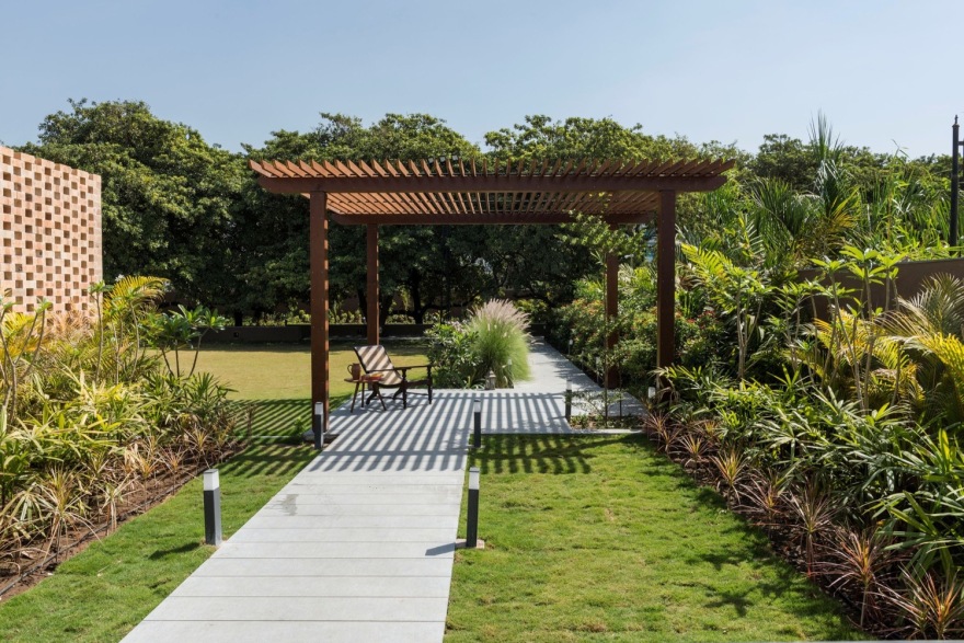 Urveel(树木环绕的印度热带住宅)-56