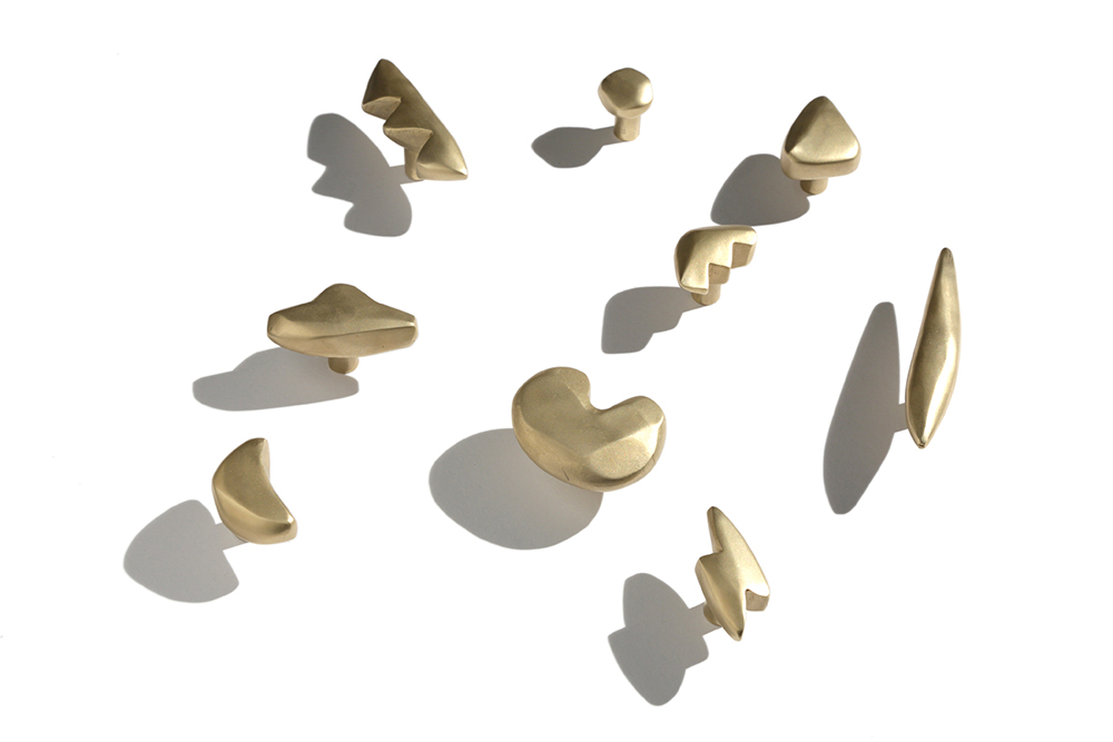 元素持有 | 抽象有机铜质硬件为家居增添雕塑气息-12