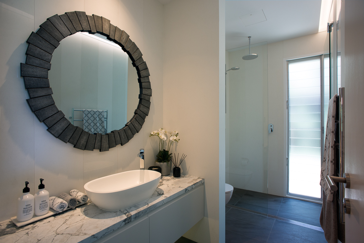 悉尼港边山巅上的现代家园-27