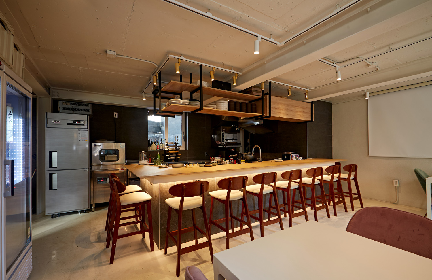 15 坪现代简约办公空间，打造极简商务风-3