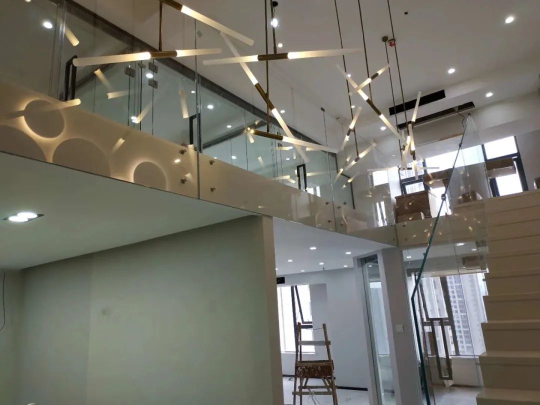 武汉科技感办公室设计 | 楼梯与前台交相辉映-21