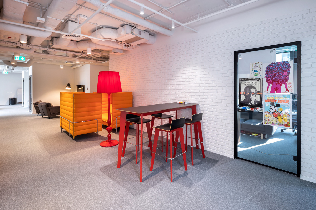 波兰华沙 Ogilvy 办公室,工业风与创意的完美结合-16