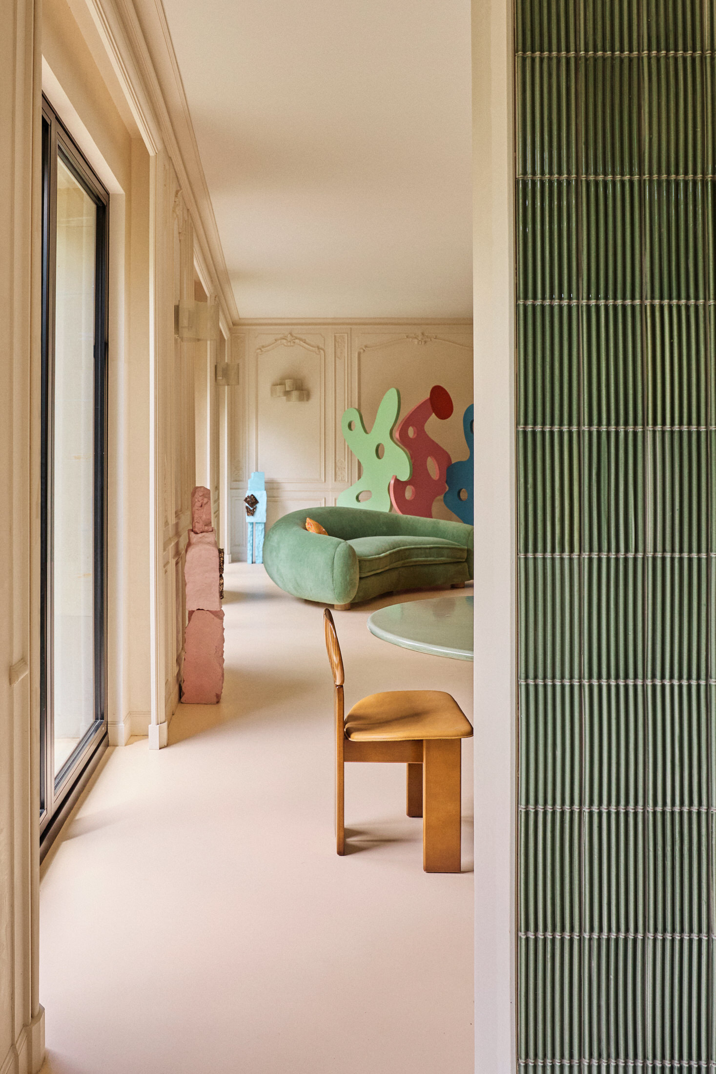 Parc-Side Perfection: Uchronia’s Garden-Embracing Apartment in Central Paris.-5