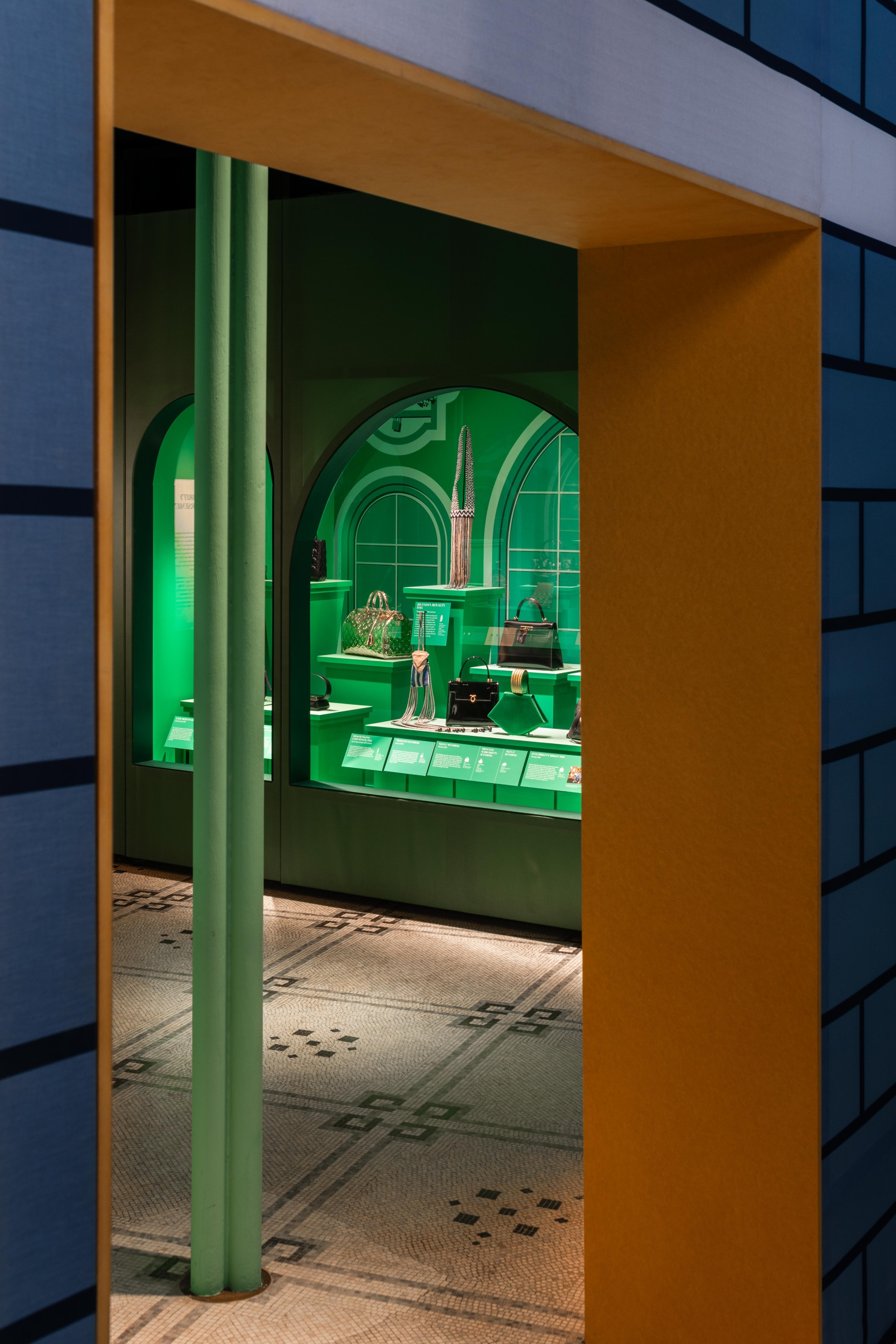 V&A 手袋：由内而外展览丨英国伦敦丨Studio MUTT-39