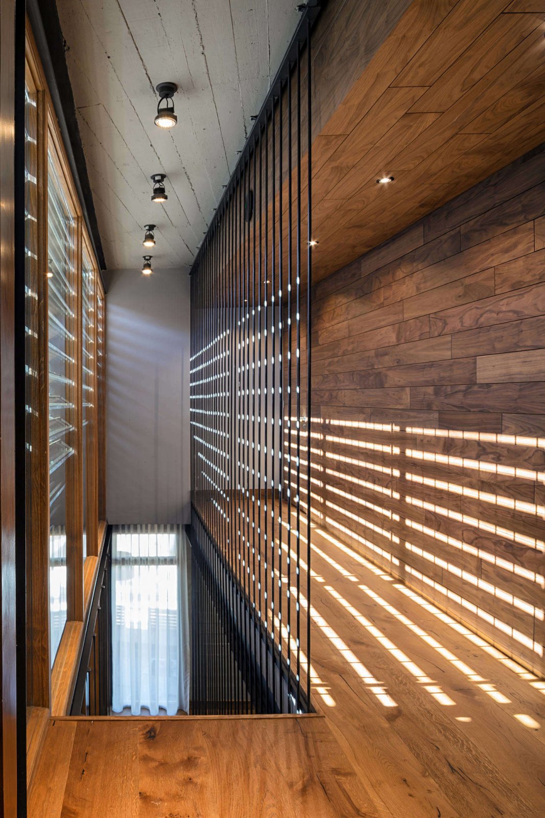 墨西哥混凝土住宅 | 现代轻工业风与木材的完美结合-10