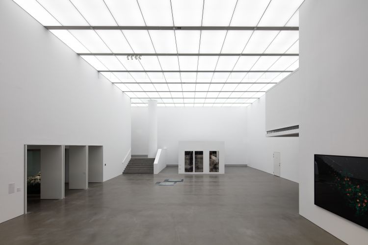 流動的靜謐 當代美的展現。- 高雄市立美術館「光 間」 - WEHOUSE-5