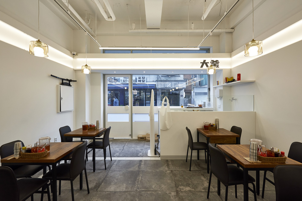 白色与木质，打造 16 平极简之家-12