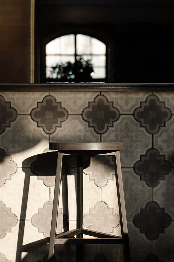 乌克兰利沃夫工业风酒吧设计-22