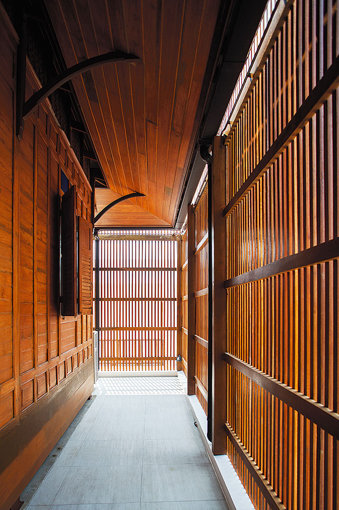 บ้านปูนผสมไม้ สไตล์โมเดิร์นที่เปิดใต้ถุงโล่งแบบไทยๆ-บ้านและสวน-15