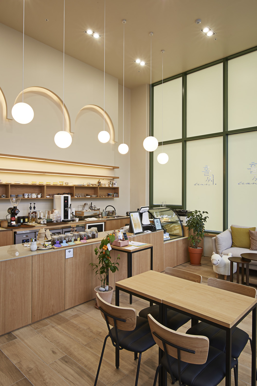 曲线魅力 | 13 平米胶囊公寓的精致设计-5