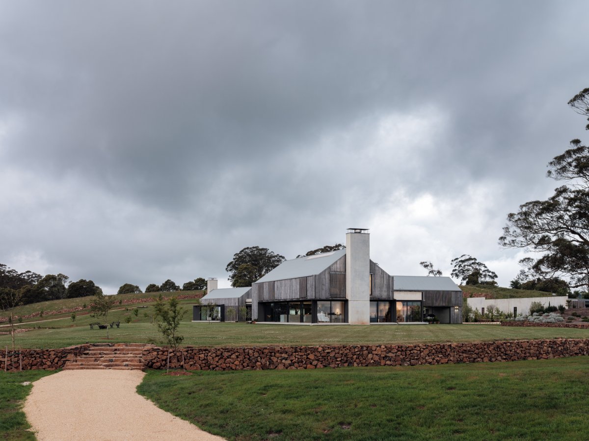 Highlands House · 木结构雕塑画廊别墅设计丨巴布亚新几内亚南部高地丨Luke Moloney Architecture 事务所-12