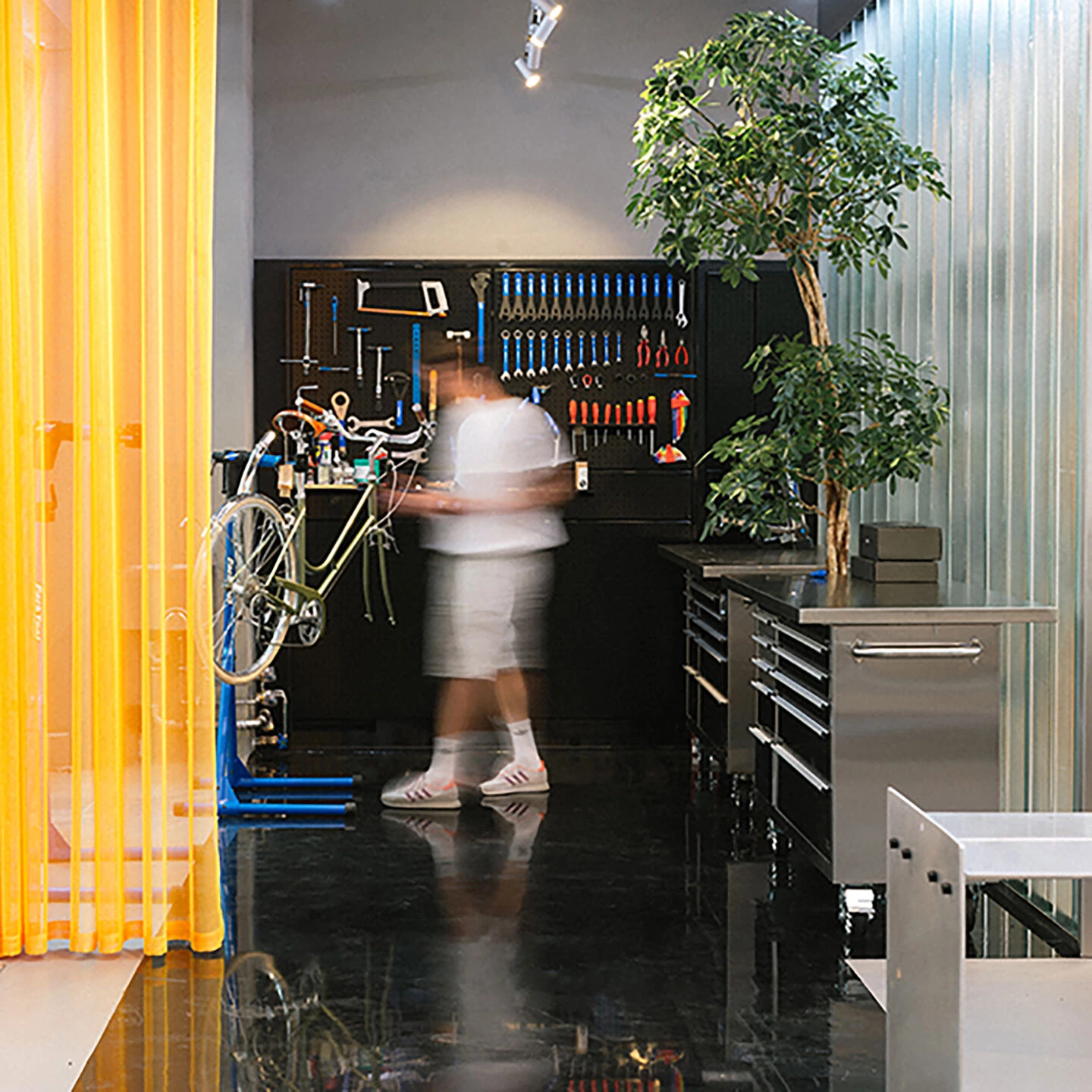 瑞士自行车品牌 Siech 旗舰店设计丨瑞士苏黎世丨Spacon & X-22