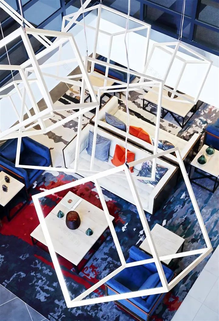 南非约翰内斯堡 Dynamic Technologies 办公室设计 | 活力四溢的多彩空间-5