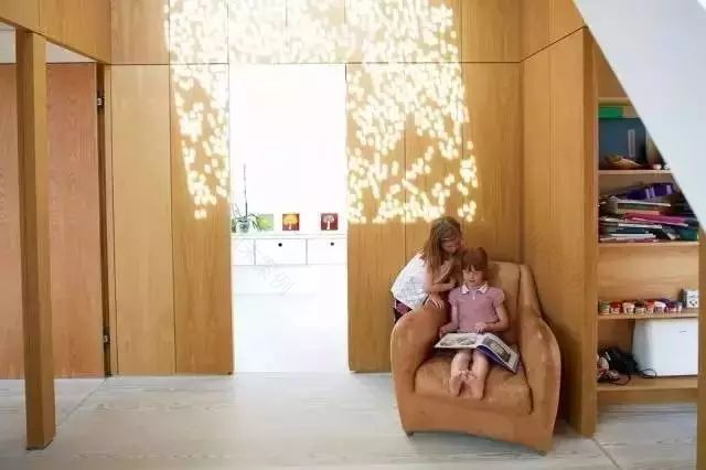 买不起“学区房”,他带2个女儿住进破马厩,花4年爆改,市价3300万!-165