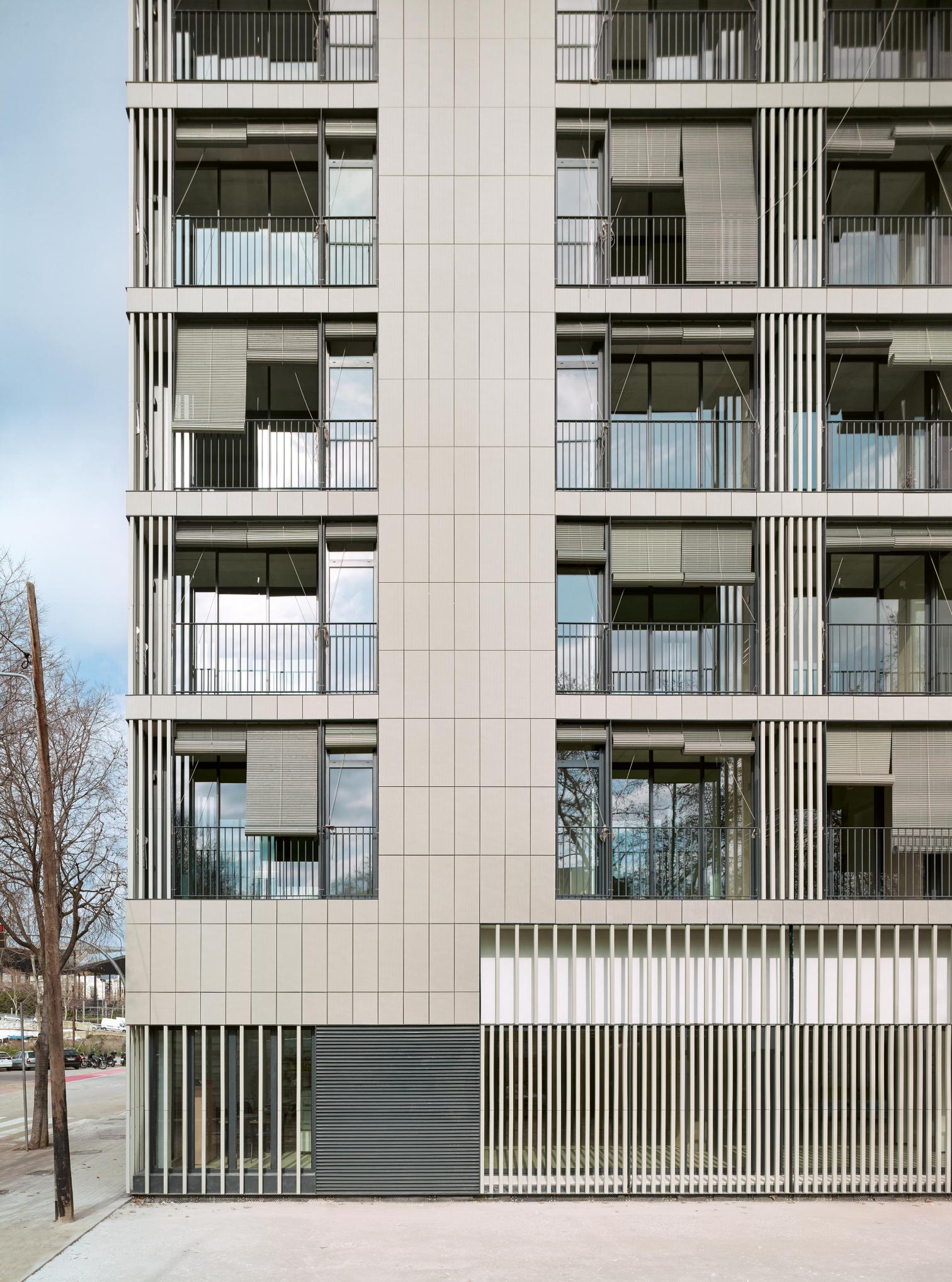 巴塞罗那创新住宅 | 集成被动式生物气候策略-17