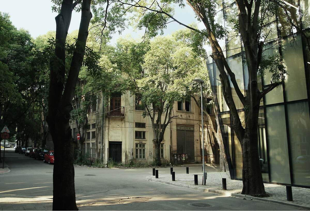 古老“希腊街区”的现代办公楼丨MMXX建筑事务所-4