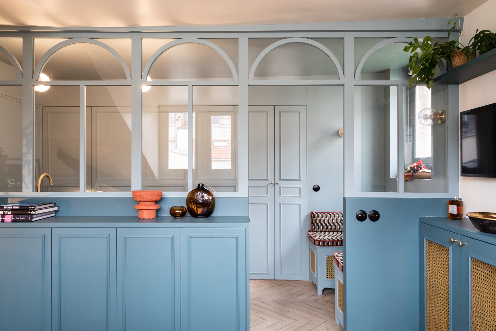 巴黎最小公寓 | 创意设计诠释极致空间利用-4